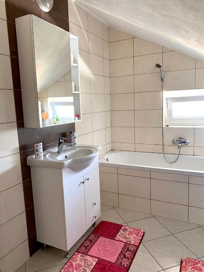 Big Apartment 3 Bedrooms Bihać Exterior foto